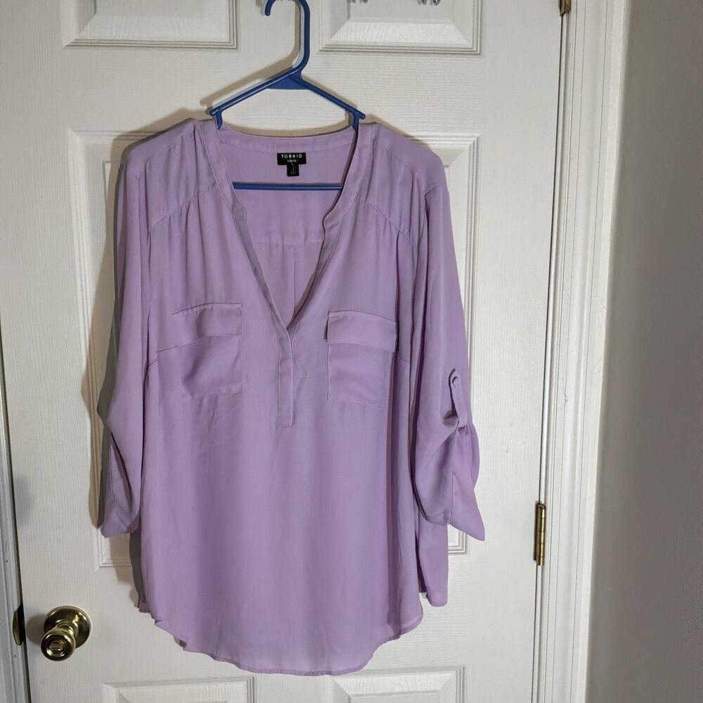 Torrid Plus Size 2 Lavender Chiffon Blouse V-Neck Roll Tab Sleeve Button Pocket